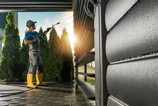 Best Animal Enclosure Cleaning  in Wildwood, FL